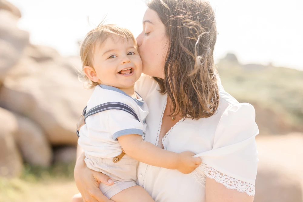 bonheur enfant amour sourire marron